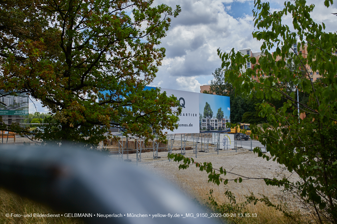 28.06.2023 - Baustelle Alexisquartier - neue DEMOS-Hinweisschilder